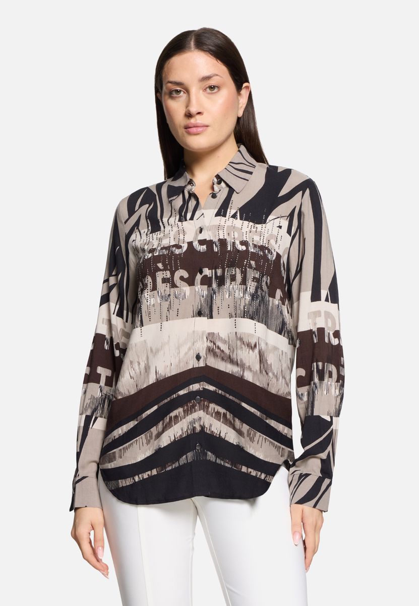 Hemdbluse mit abstraktem Print und Slogan-Ziersteinen