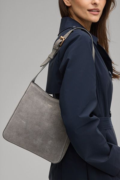Elegante Schultertasche aus Veloursleder