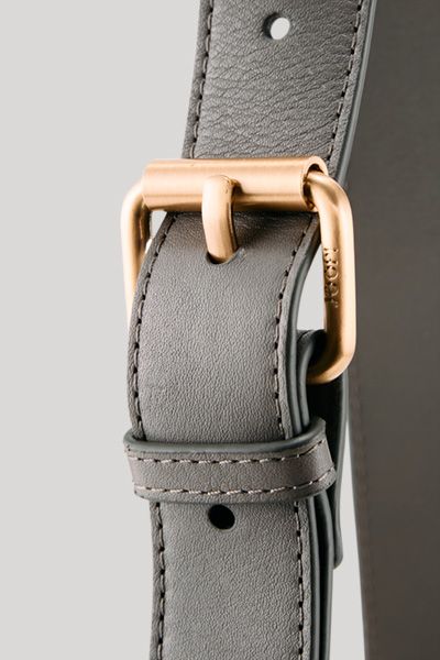 Elegante Schultertasche aus Veloursleder