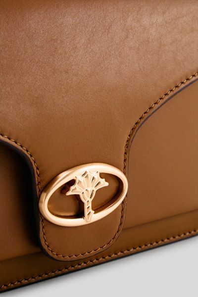 Schultertasche aus Glattleder mit Logo-Applikation