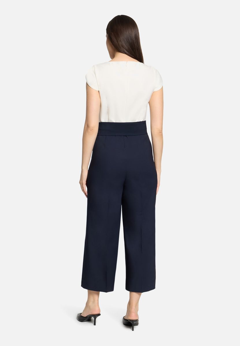 Zweifarbiger Jumpsuit mit weitem Bein