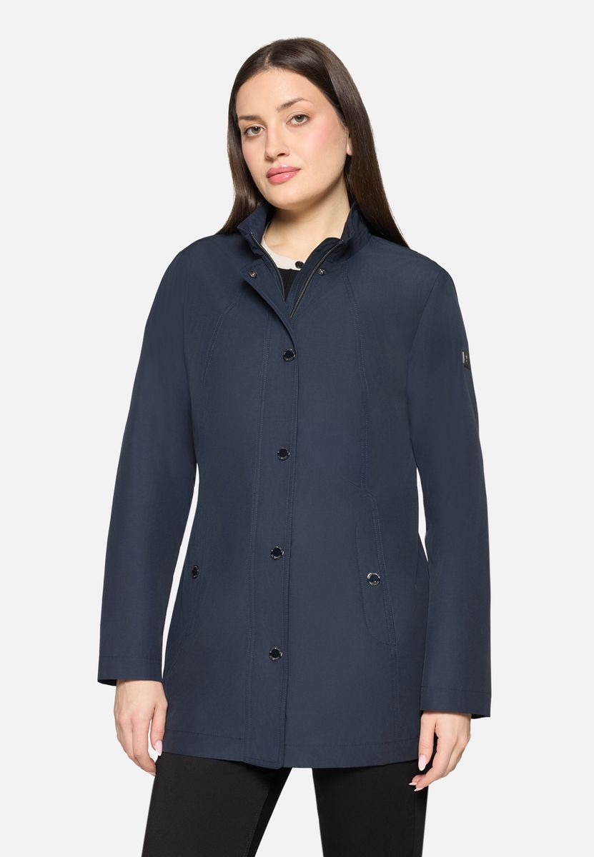 Taillierte Outdoorjacke mit Stehkragen