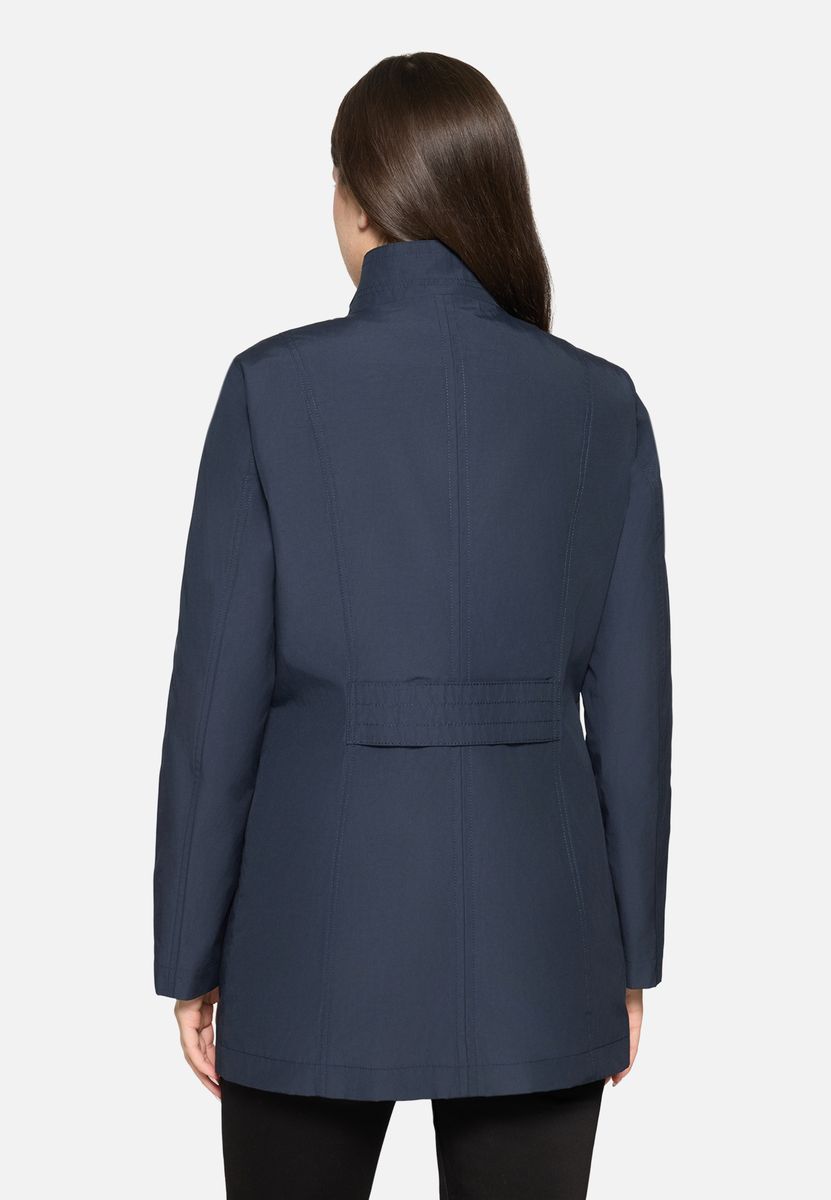 Taillierte Outdoorjacke mit Stehkragen