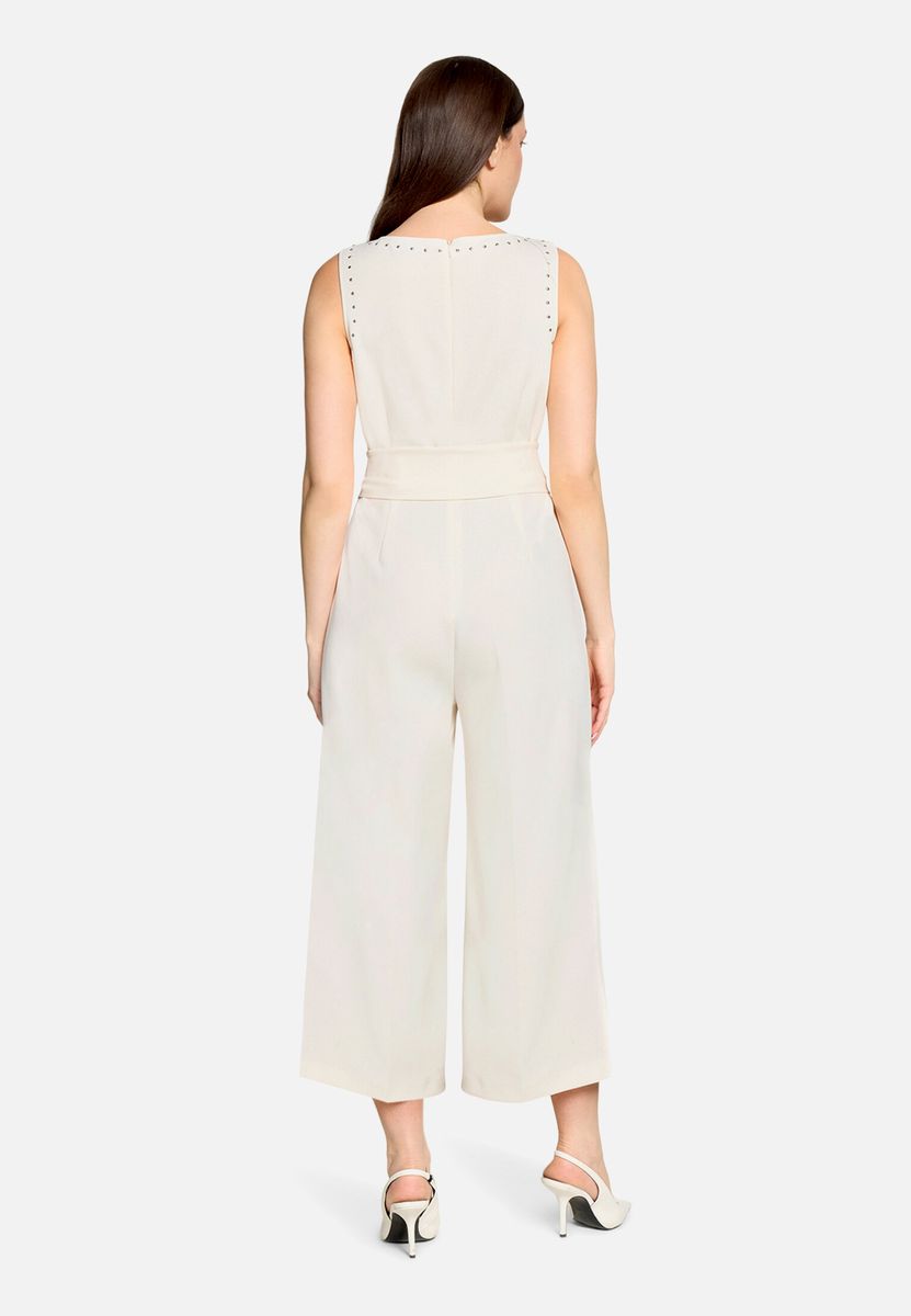 Ärmelloser Jumpsuit mit weitem Bein