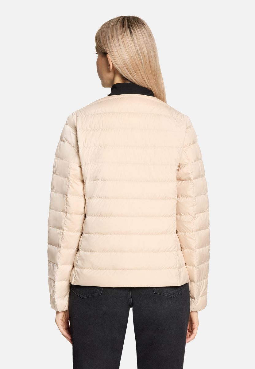 Gesteppte Daunenjacke mit Rundhalsausschnitt