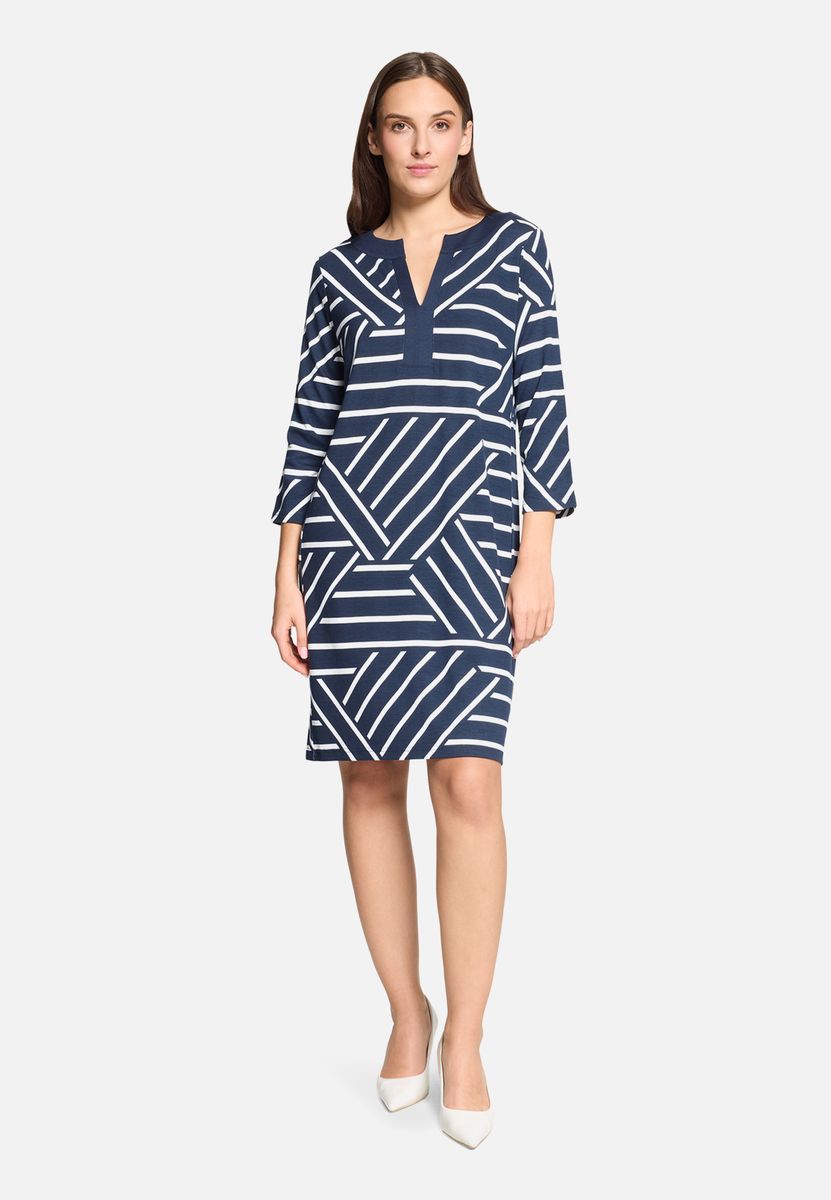 Jerseykleid mit geometrischem Streifenmuster