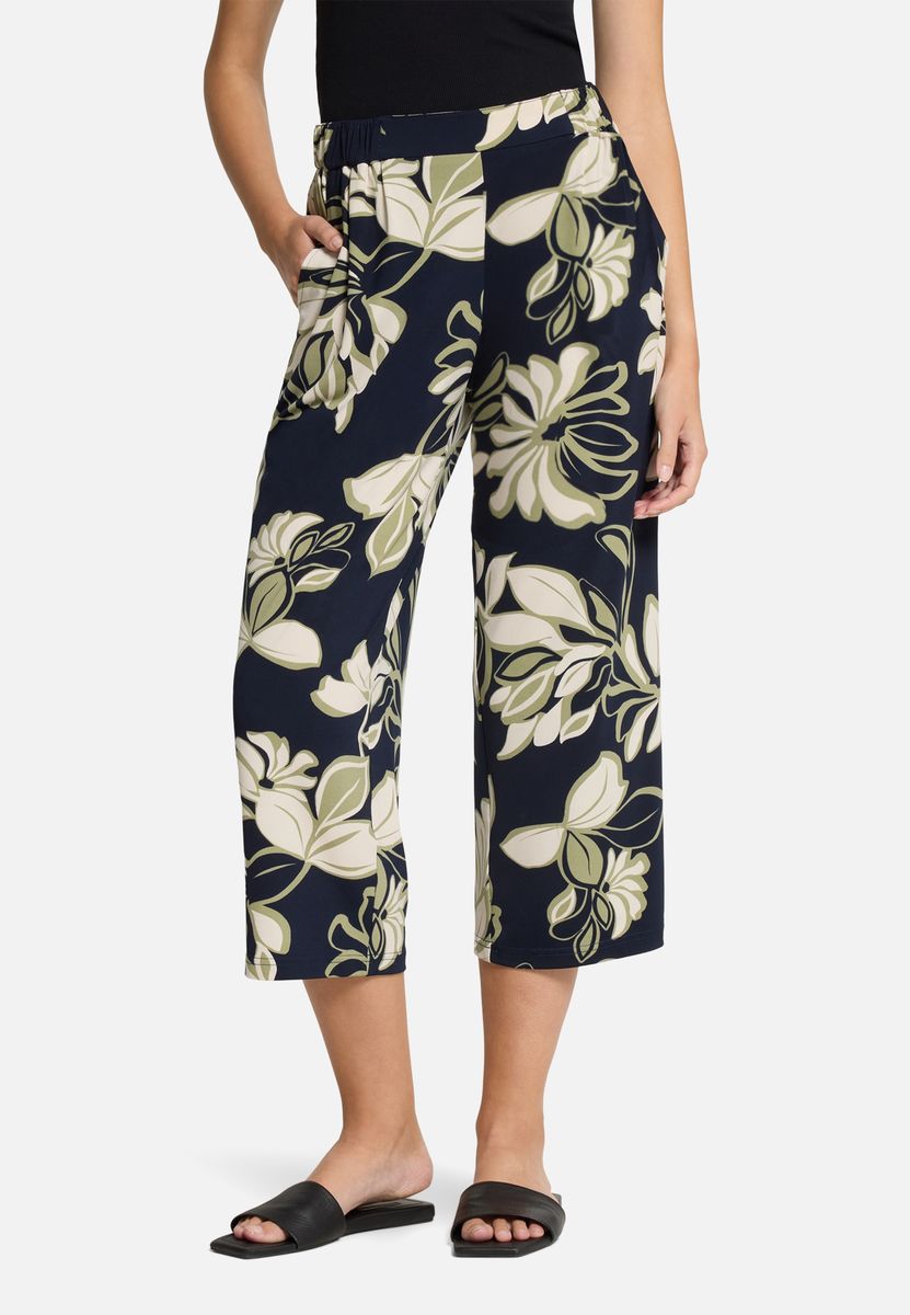 Relaxed-Hose mit grafischem Wellenmuster