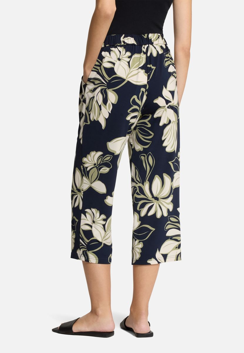 Relaxed-Hose mit grafischem Wellenmuster