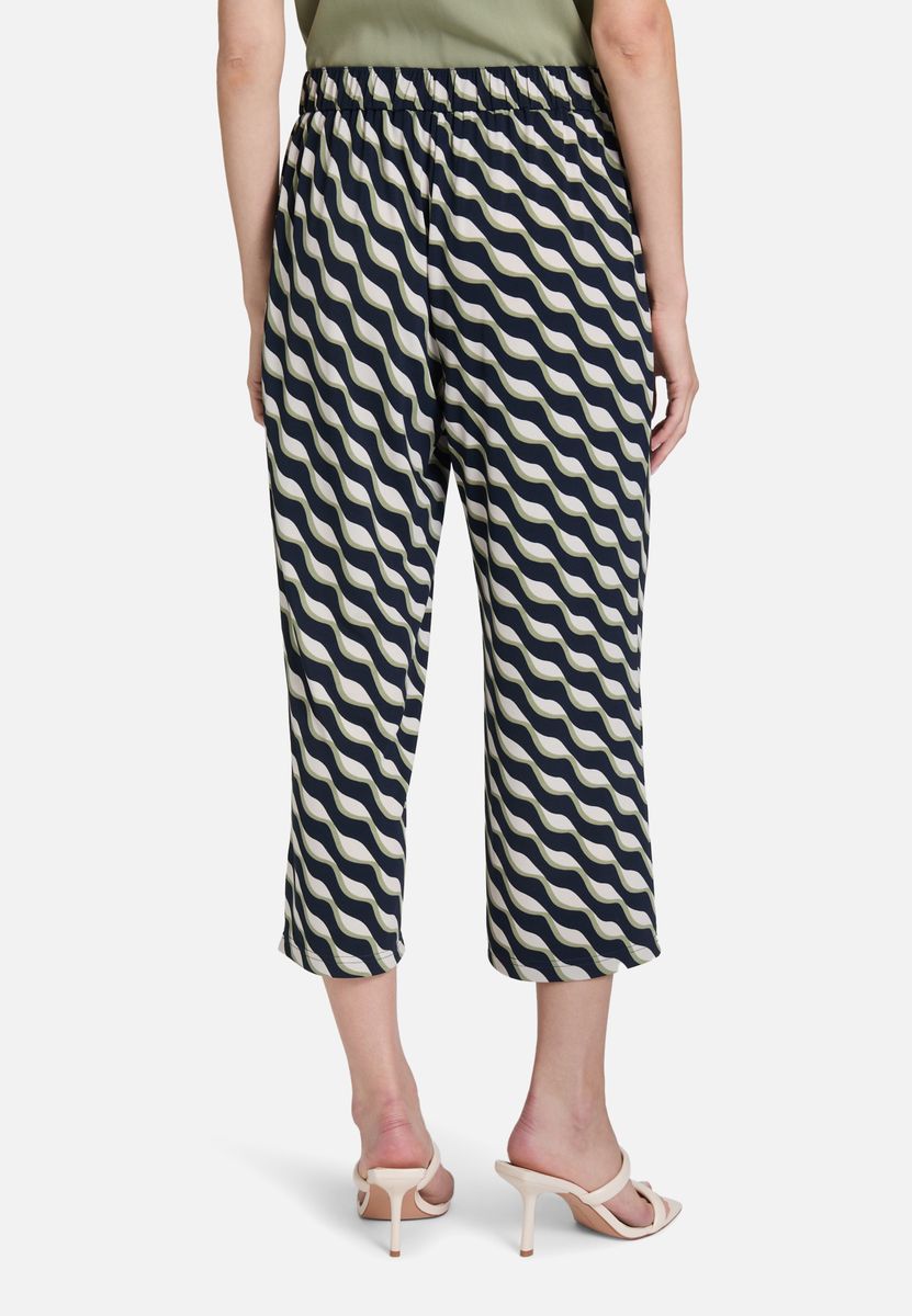 Relaxed-Hose mit grafischem Wellenmuster