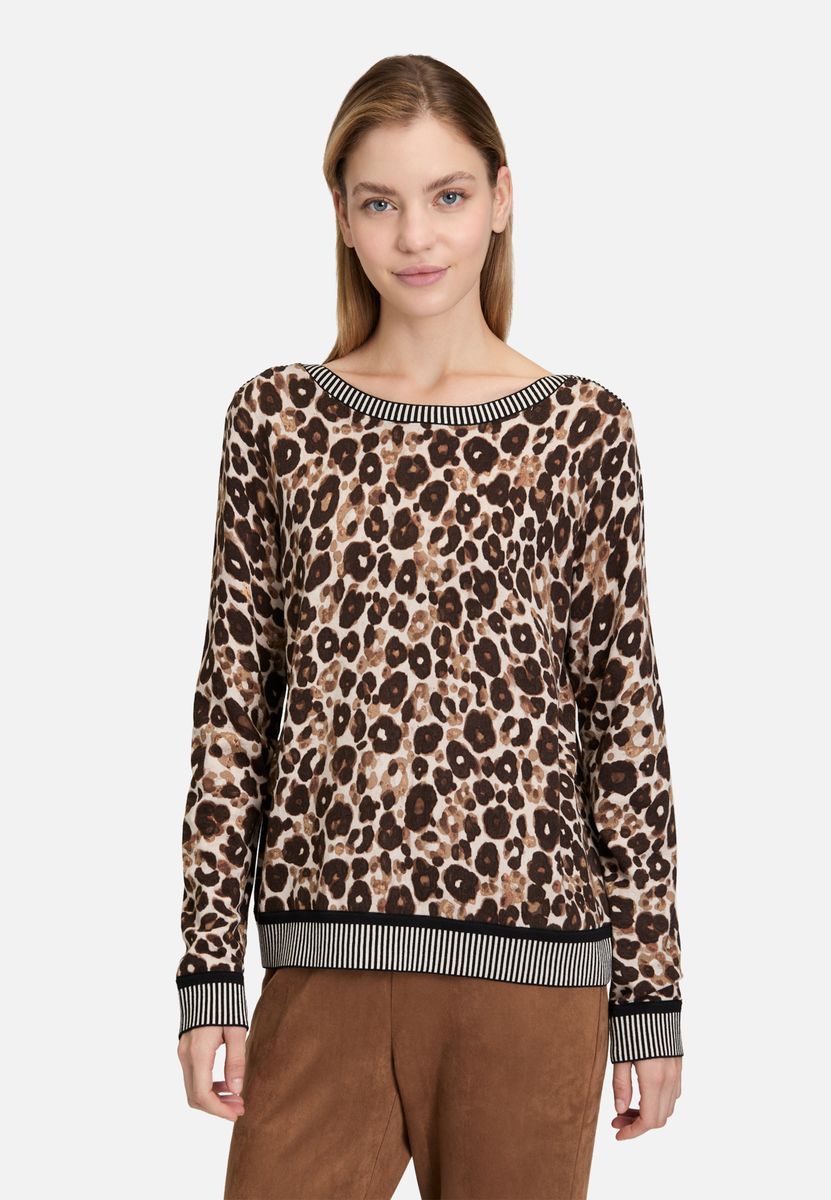 Leoparden-Strickpullover mit gestreiften Bündchen
