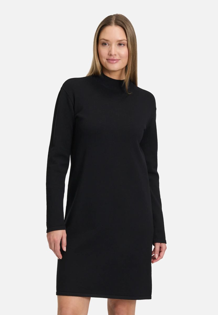 Strickkleid mit Stehkragen und Langarm