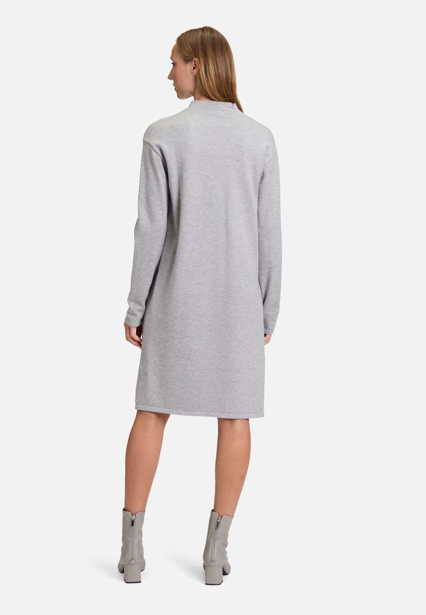 Strickkleid mit Stehkragen und Langarm