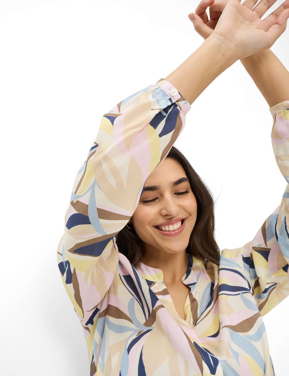Viskosebluse mit abstraktem Blättermuster