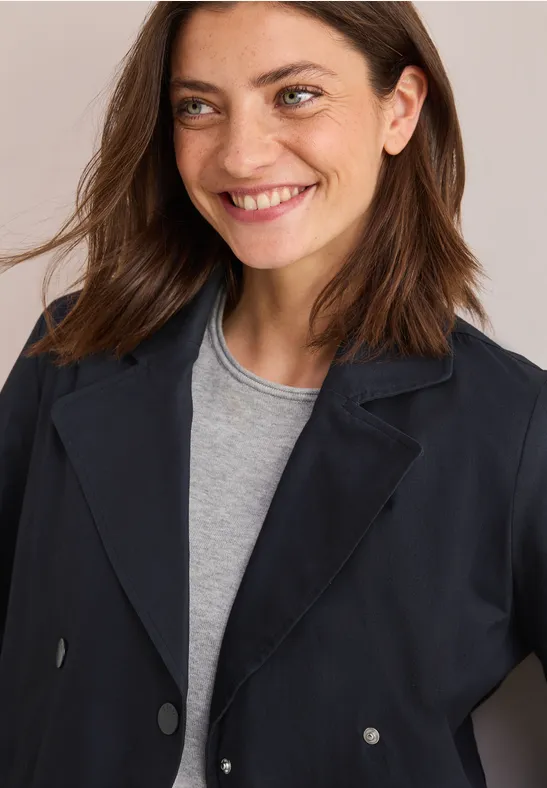 Klassischer Kurzer Trenchcoat mit Gürtel