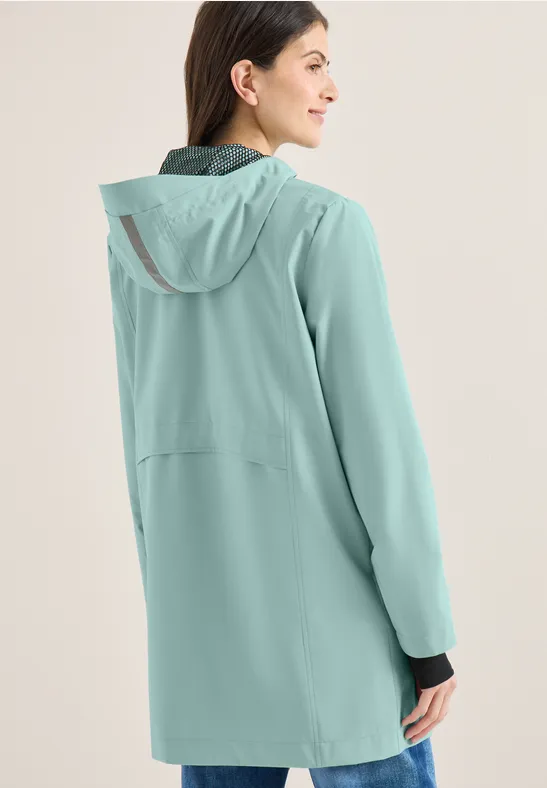 Leichter Softshell-Parka mit Kapuze