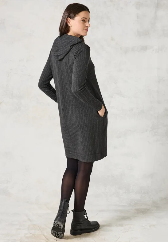 Knielanges Hoodie-Kleid mit Nadelstreifen