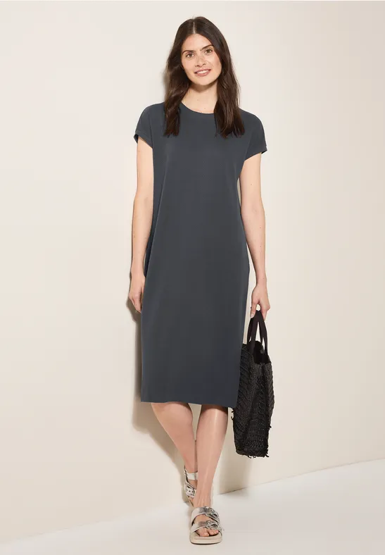 Kurzärmeliges strukturiertes Jacquard-Kleid