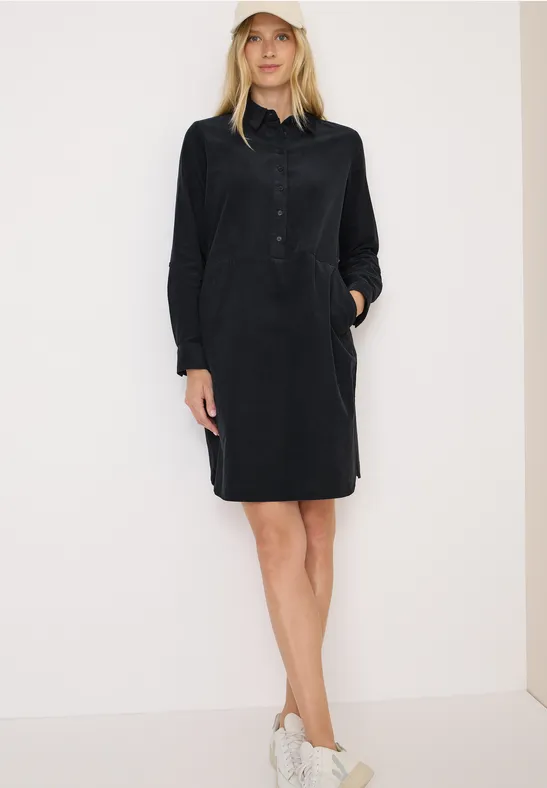 Lässiges Cordkleid im Hemdblusenstil