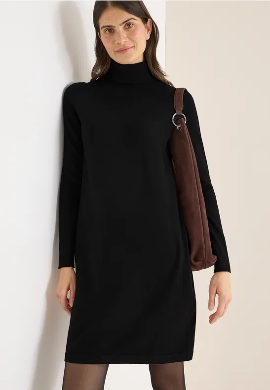 Kuscheliges Rollkragen-Strickkleid