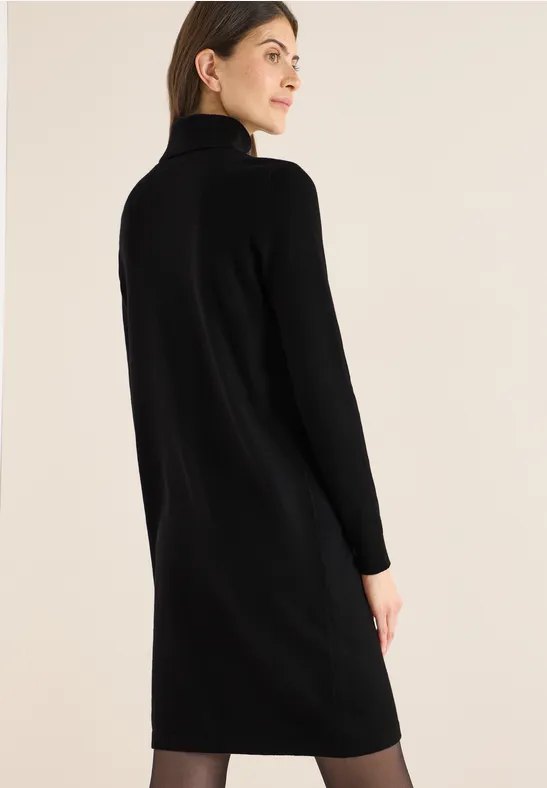 Kuscheliges Rollkragen-Strickkleid
