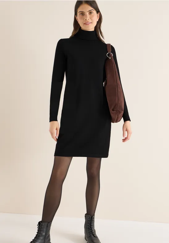 Kuscheliges Rollkragen-Strickkleid