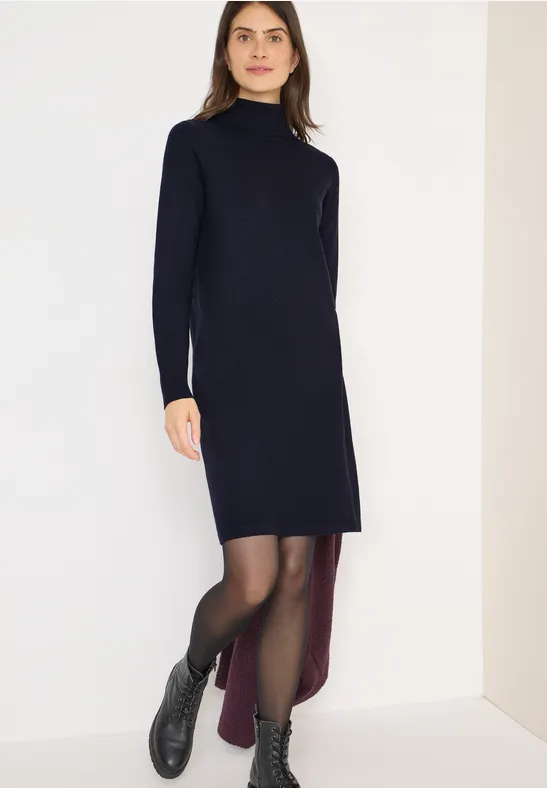 Kuscheliges Rollkragen-Strickkleid in Midilänge