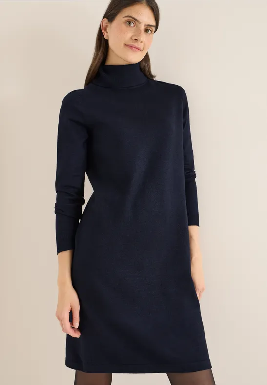 Kuscheliges Rollkragen-Strickkleid in Midilänge