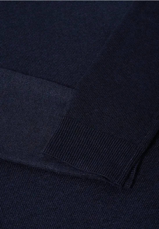 Kuscheliges Rollkragen-Strickkleid in Midilänge