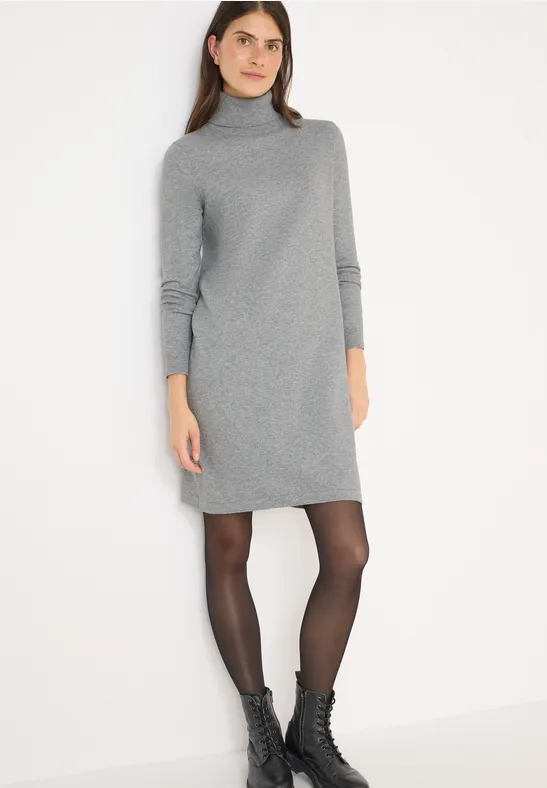 Kuscheliges Strickkleid mit Rollkragen