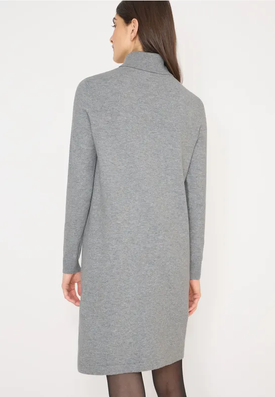 Kuscheliges Strickkleid mit Rollkragen