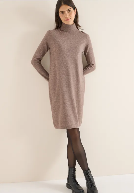 Kuscheliges Midi-Strickkleid mit Rollkragen
