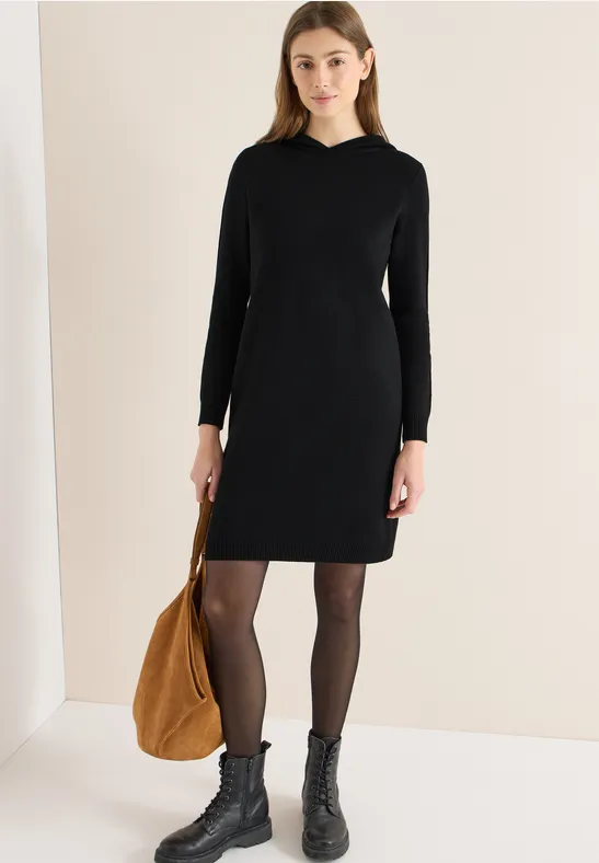 Kapuzenstrickkleid mit dezentem Glitzer