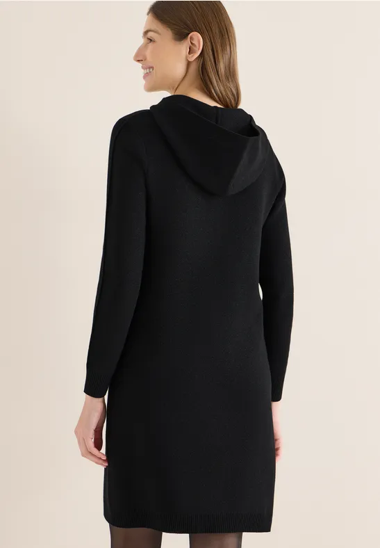 Kapuzenstrickkleid mit dezentem Glitzer