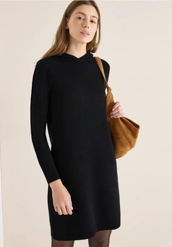 Kapuzenstrickkleid mit dezentem Glitzer