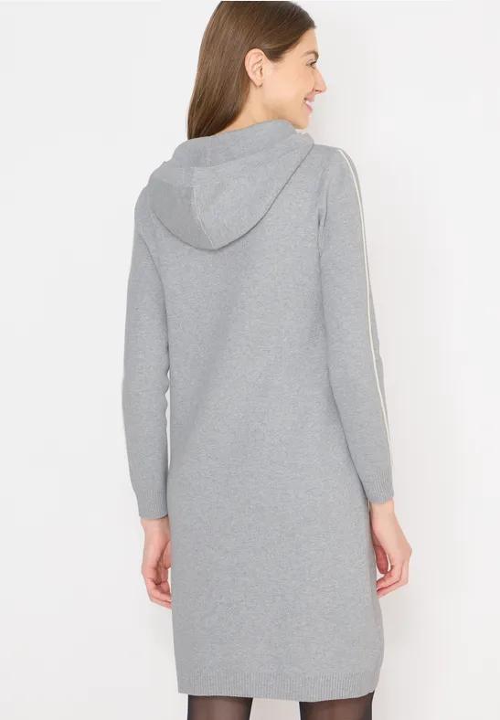 Glitzerndes Strickkleid mit Kapuze