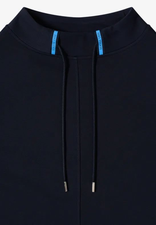 Sportives Piqué-Kleid mit Funnel-Neck