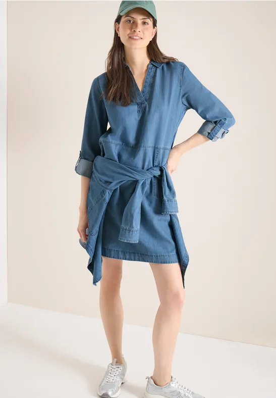 Lässiges knielanges Jeans-Hemdblusenkleid