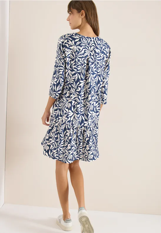Stufenkleid mit grafischem Muster