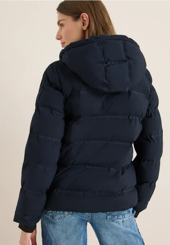 Sportive Steppjacke mit Kapuze