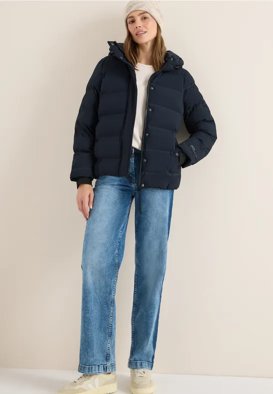 Sportive Steppjacke mit Kapuze