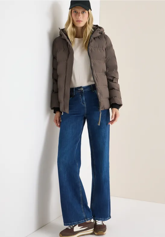 Sportliche Steppjacke mit Kapuze
