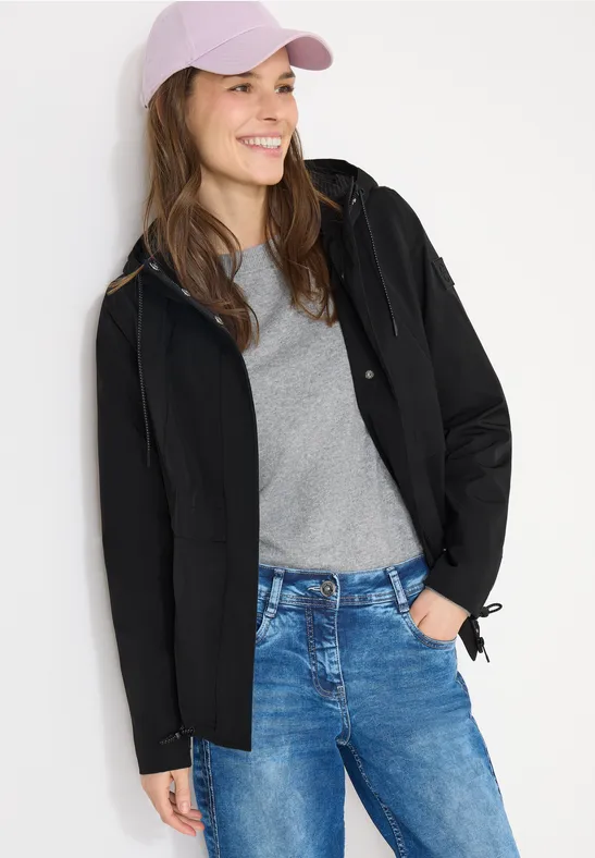 Funktionaler Windbreaker mit Kapuze