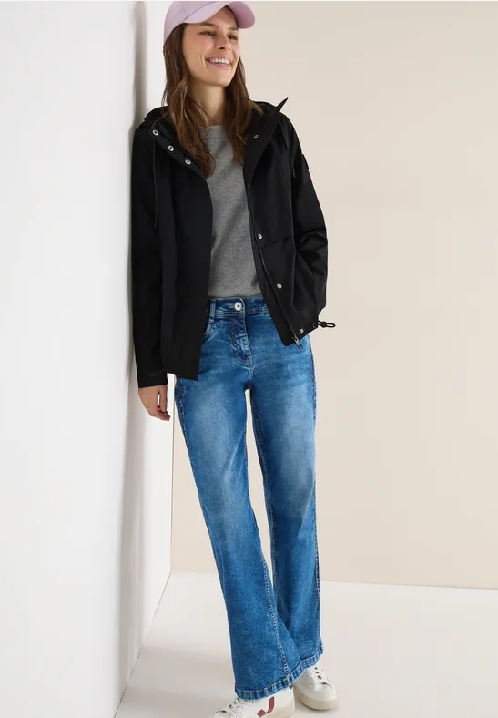 Funktionaler Windbreaker mit Kapuze