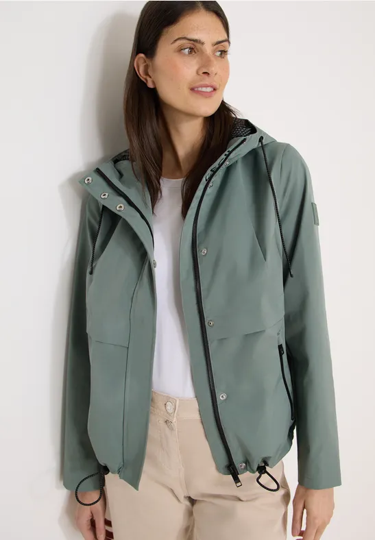 Funktionaler Windbreaker mit Kapuze