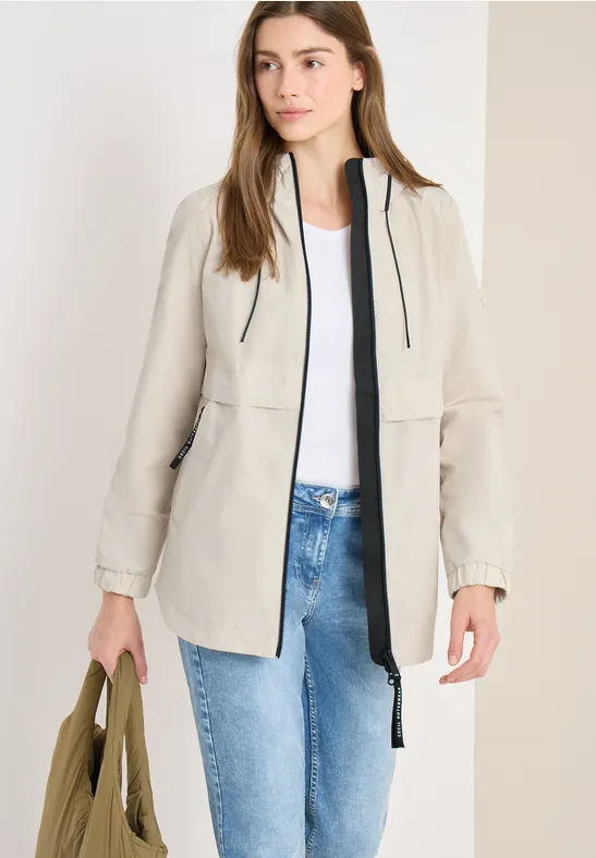 Sportive A-Linien-Kapuzenjacke