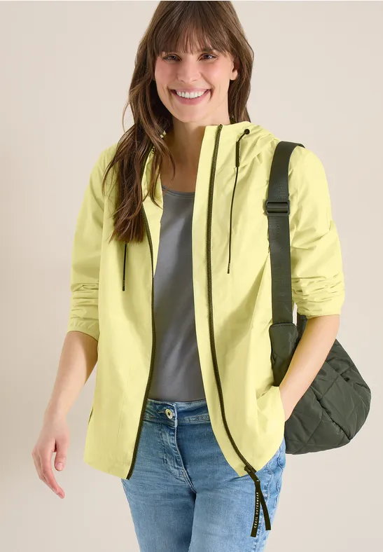 Sportiver Softshell-Windbreaker mit Kapuze