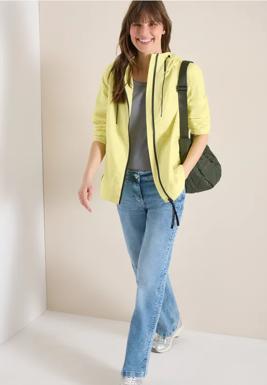 Sportiver Softshell-Windbreaker mit Kapuze