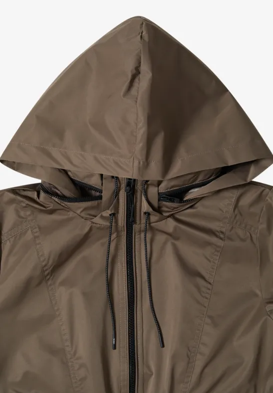 Leichter Windbreaker mit verstaubarer Kapuze