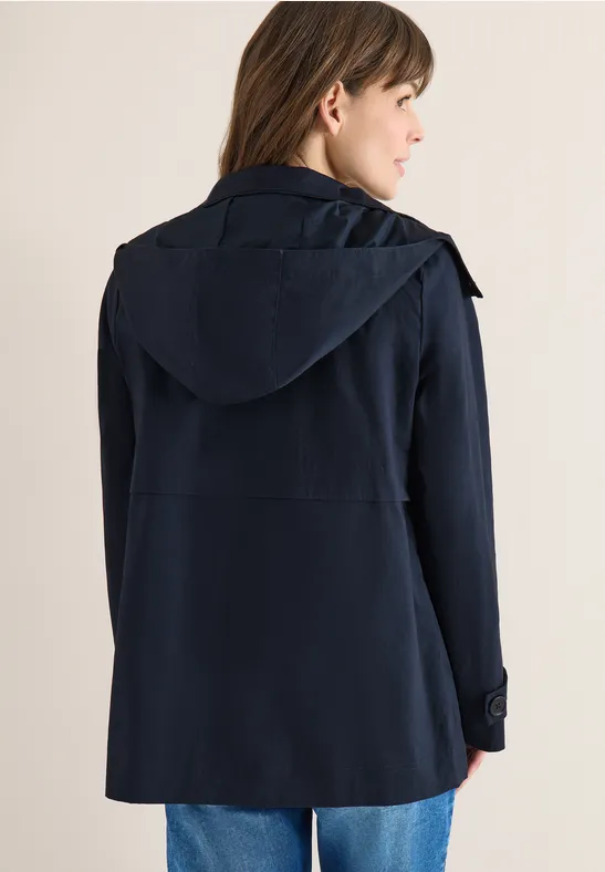 Moderner Midi-Parka mit verstaubarer Kapuze