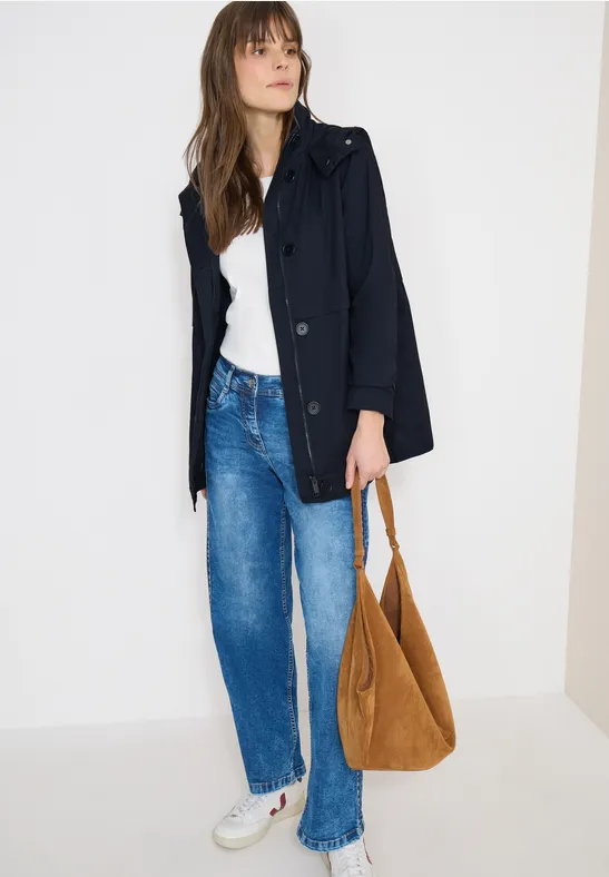 Moderner Midi-Parka mit verstaubarer Kapuze